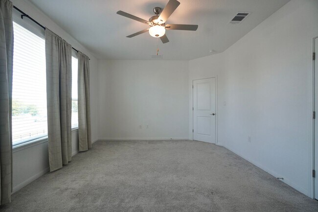 Building Photo - 1610 Iberville Dr