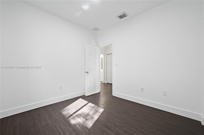Building Photo - 1180 NE 41st Ave