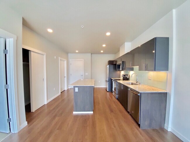 Building Photo - Great Condo For Rent