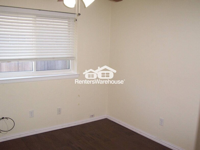 Building Photo - 1120 Southwestern Dr