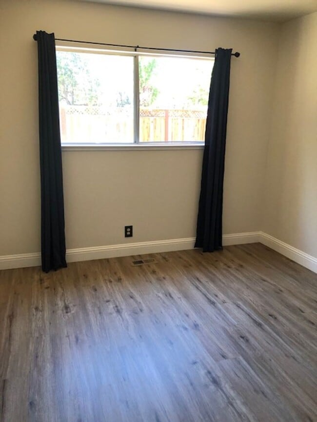 Building Photo - Single Story Home in a Desirable Neighborhood