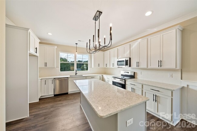 Building Photo - 820 N Rocky River Rd