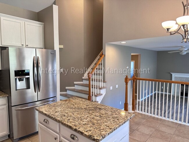 Building Photo - 1041 W Laurenwood Ln