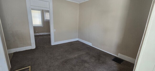 Building Photo - 1 Bedroom - All utilities included!