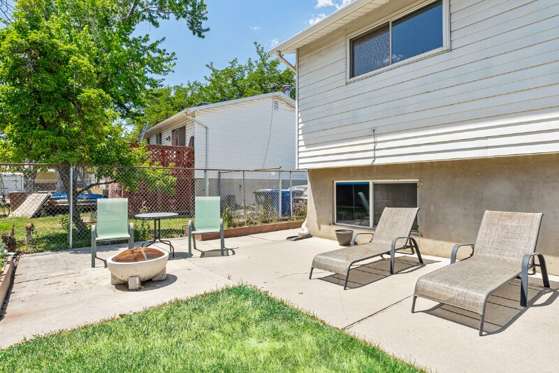 Building Photo - 832 N Morton Dr