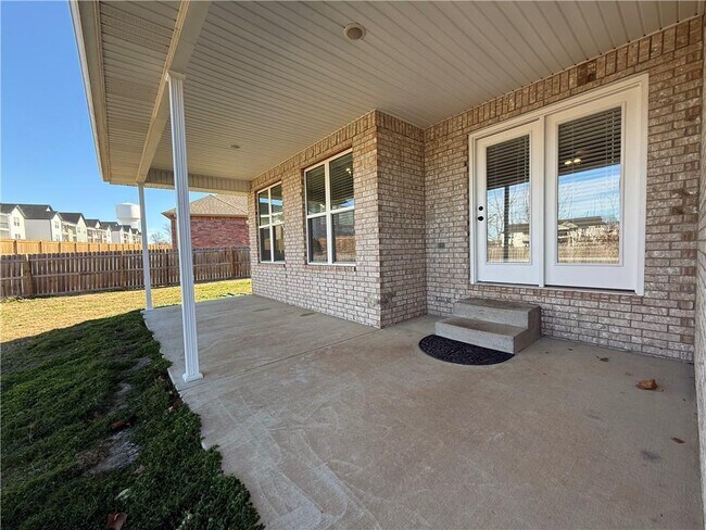 Building Photo - 348 Fox Cir