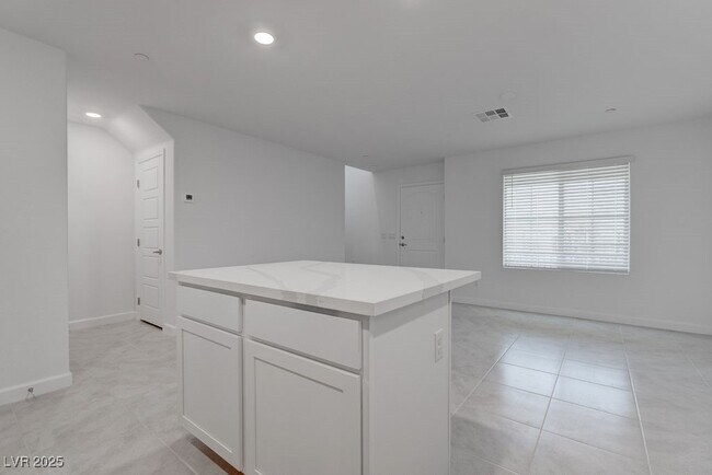 Building Photo - 931 Watford Pl