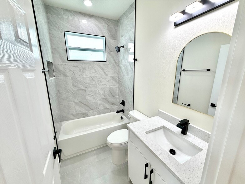 Building Photo - 3614 Temple St