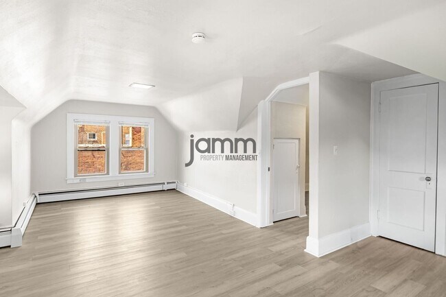 Building Photo - 14724 Clifton Blvd