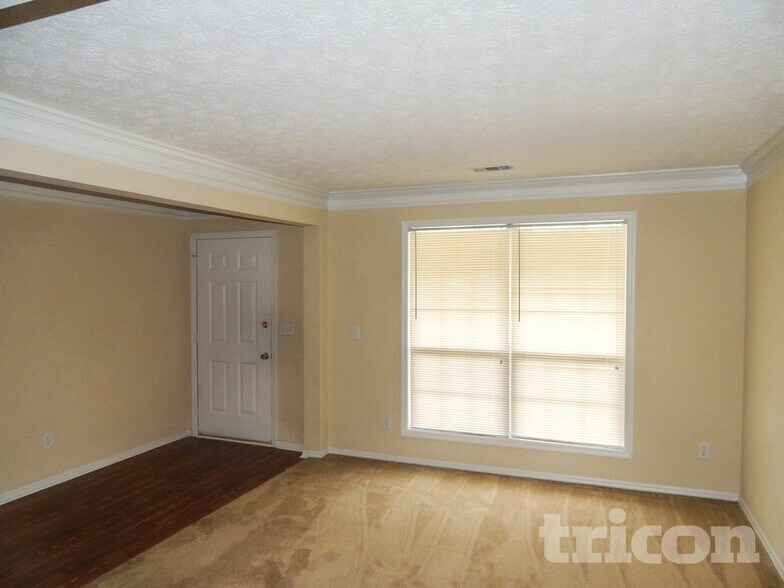 Building Photo - 787 Woodstone Rd