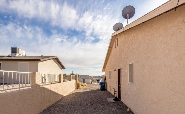 Building Photo - 3967 Breakwater Dr