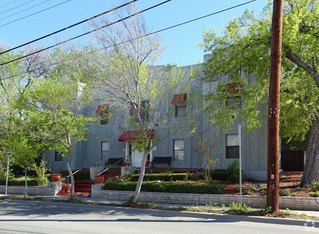 Primary Photo - 922 N Haskell Ave