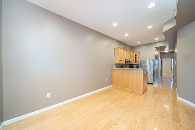 Building Photo - 209 Webster Ave