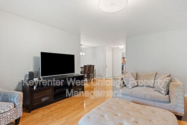 Building Photo - 2930 Northampton Dr