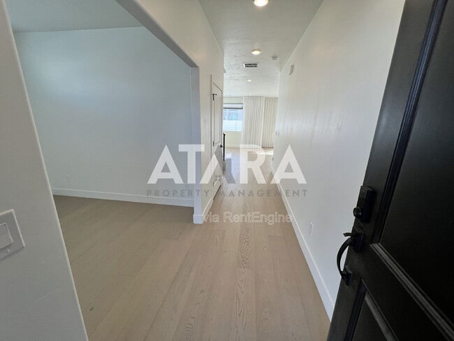 Building Photo - 955 S 850 W