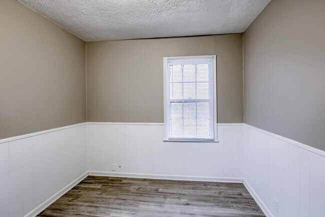 Building Photo - 3356 N 41st St