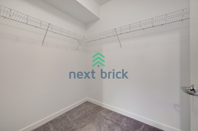 Building Photo - Spacious 1 Bedroom + Den in Canal Station Prime Ballard Location!