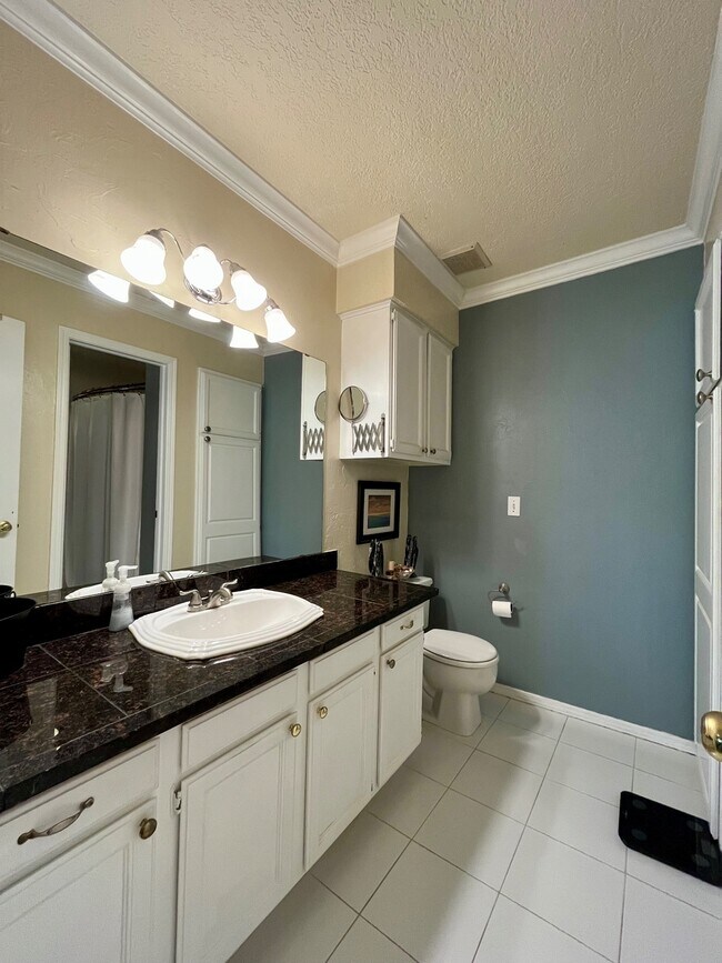 Building Photo - 3200 W Britton Rd