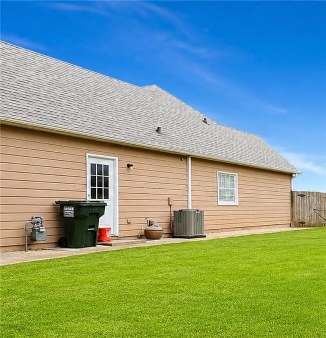 Building Photo - 463 Valleyside Dr