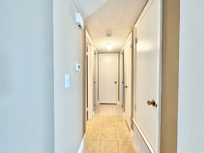 Building Photo - Holden Village Townhome Available - Newly Renovated