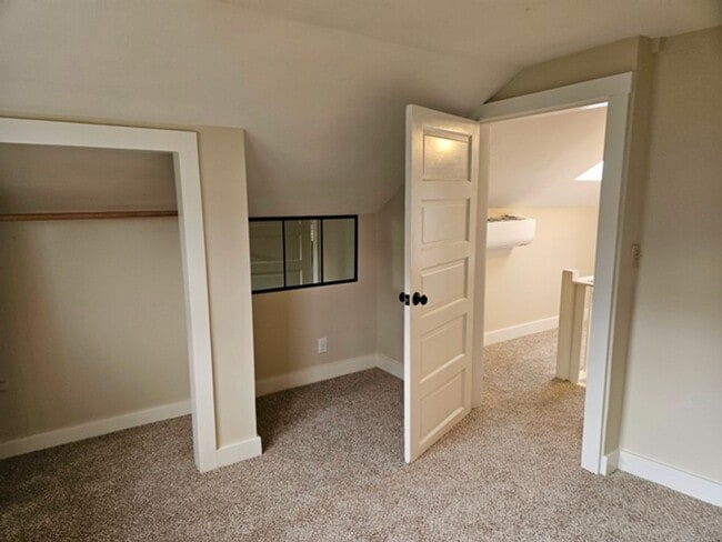 Building Photo - 4Bd/1Ba two story home - For viewing