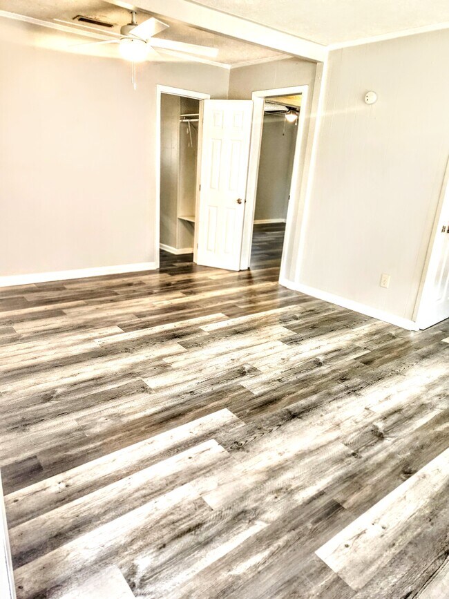 Living room - 5409 Hilltop Ave