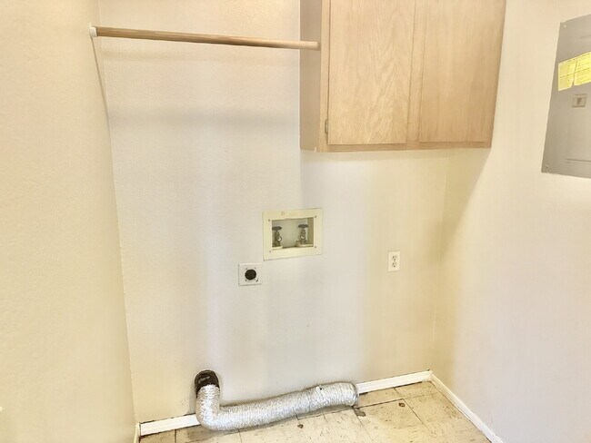 Building Photo - 1909 Cypress Pl