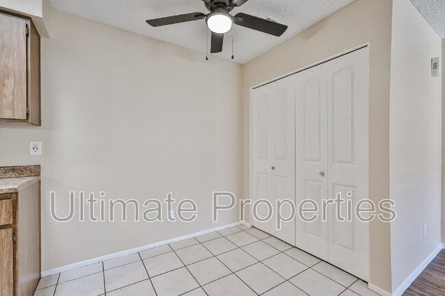 Building Photo - 10815 W Northern Ave