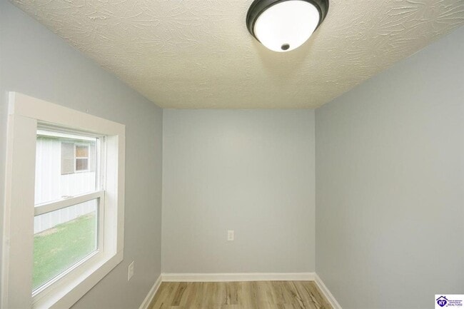 Building Photo - 102 Crabtree Dr