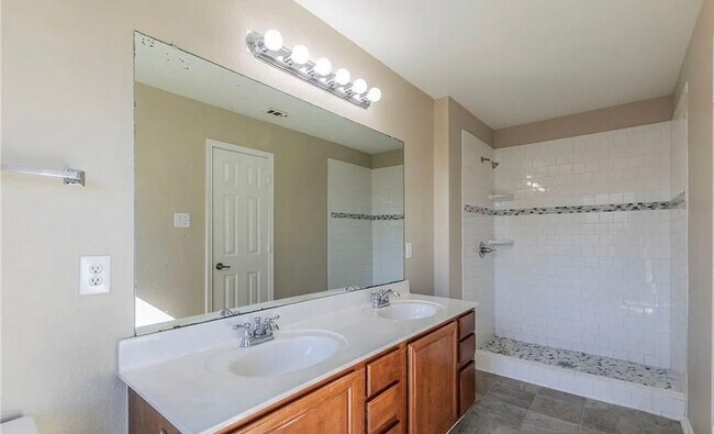 Building Photo - Grand Home w/ Office in Temple, Tx