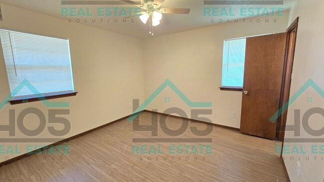 Building Photo - 3 Bed 2 Bath with ALL the Amenities!
