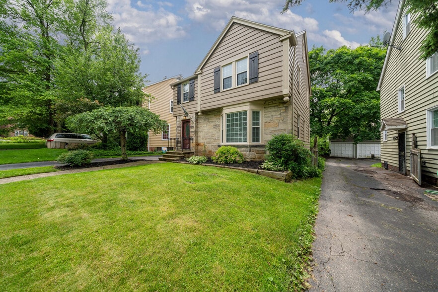 Building Photo - 1200 Brentwood Rd