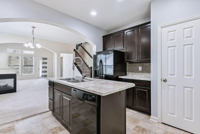 Building Photo - 7885 Waggoner Trace Dr