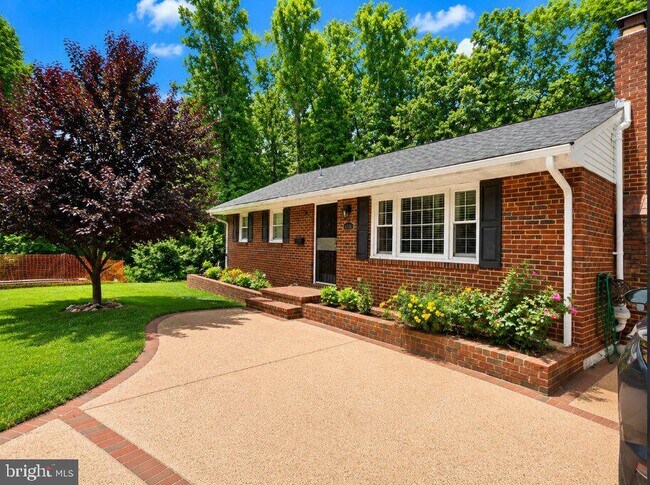 Building Photo - 6808 Darby Ln