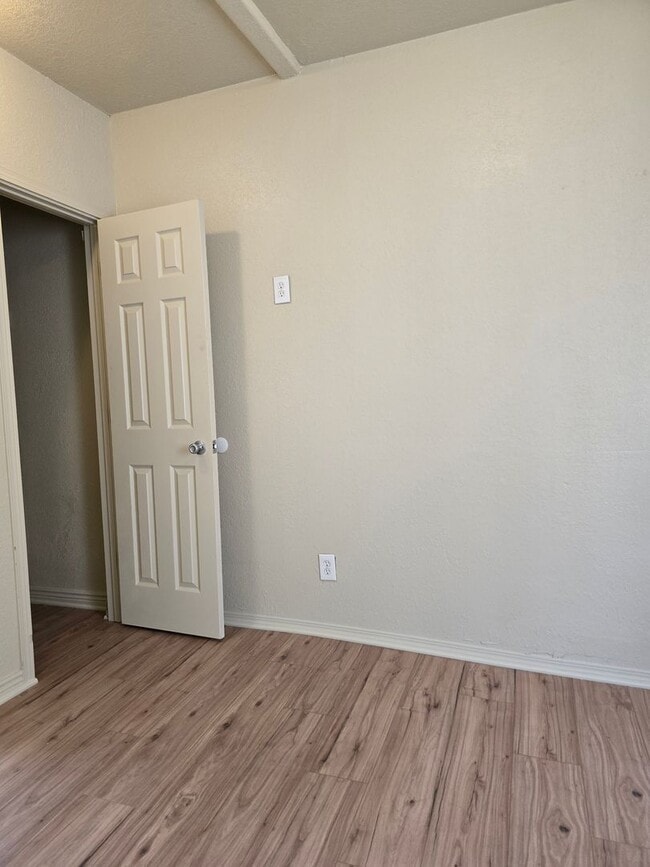 Building Photo - Cozy 2 Bedroom Cottage
