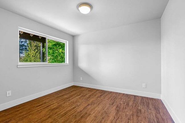 Building Photo - Modern 3 beds/ 2.5 bath townhouse in Kenmore!