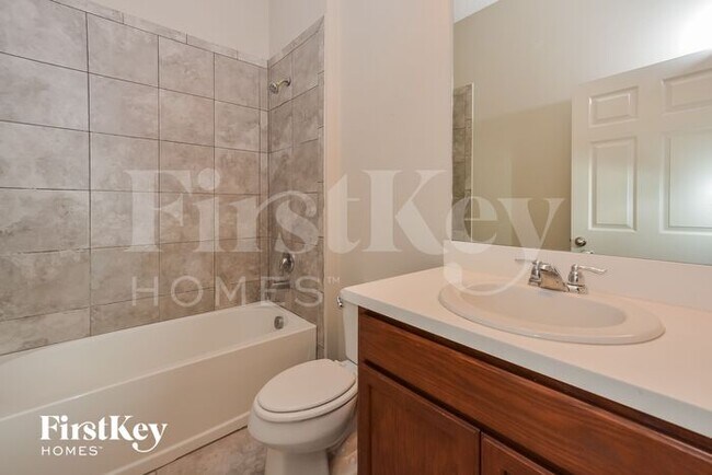 Building Photo - 824 Grand Hilltop Dr