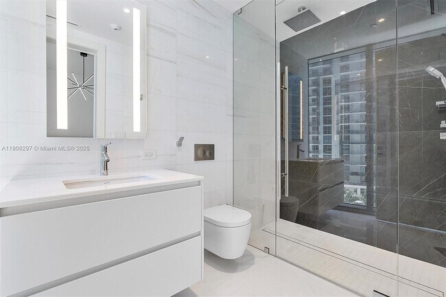 Building Photo - 300 Biscayne Blvd Way