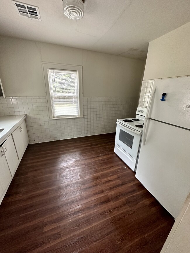 Building Photo - Charming 2-Bedroom Home with Detached Gara...
