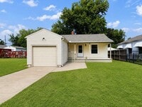Building Photo - 2037 S Laura St