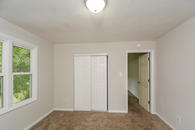 Building Photo - 4046 Village Dr