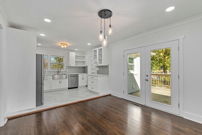 Building Photo - Beautifully Updated 3/2 w/ Large Fenced Backyard, Minutes From ATL Airport and Woodward Academy