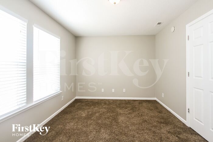 Building Photo - 10672 Glenayr Dr