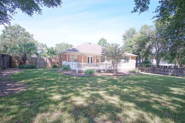 Building Photo - Spacious Oak Meadows Home in Milton with Multiple Living Areas, Fenced Yard & 1/2 Off First Month...