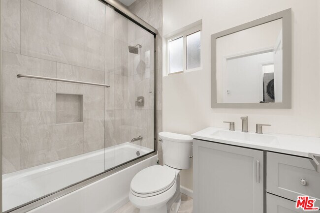 Building Photo - 4824 Saloma Ave