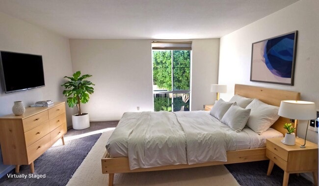 Building Photo - 6455 La Jolla Blvd