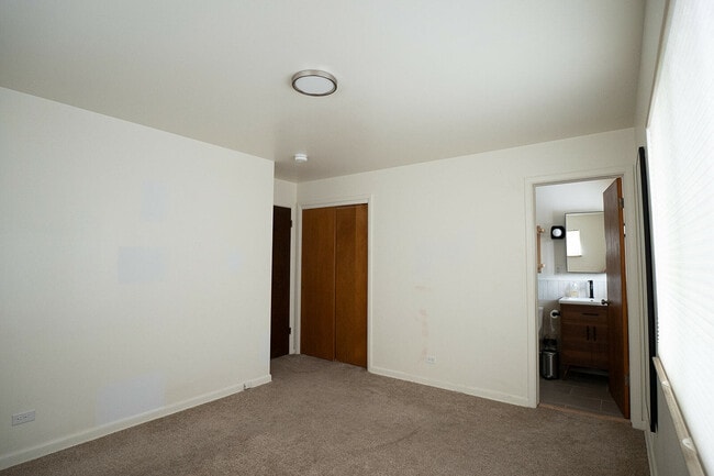 Building Photo - 180 Estes St