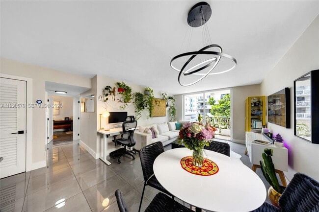 Building Photo - 1665 Bay Rd