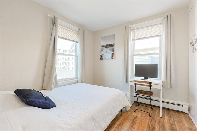 Building Photo - 19 Linden St