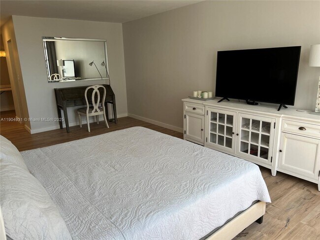 Building Photo - 2751 S Ocean Dr